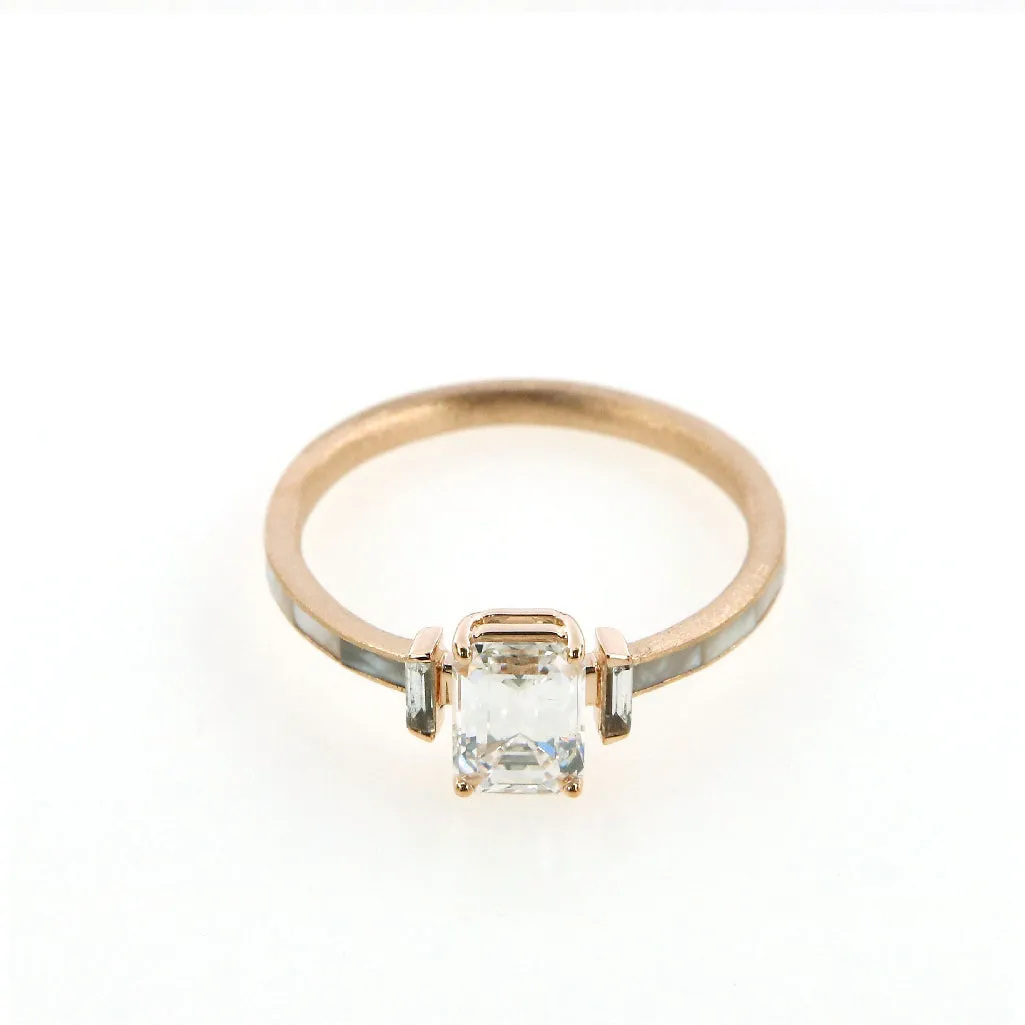 Jumlah Sparkle Emerald cut MOP